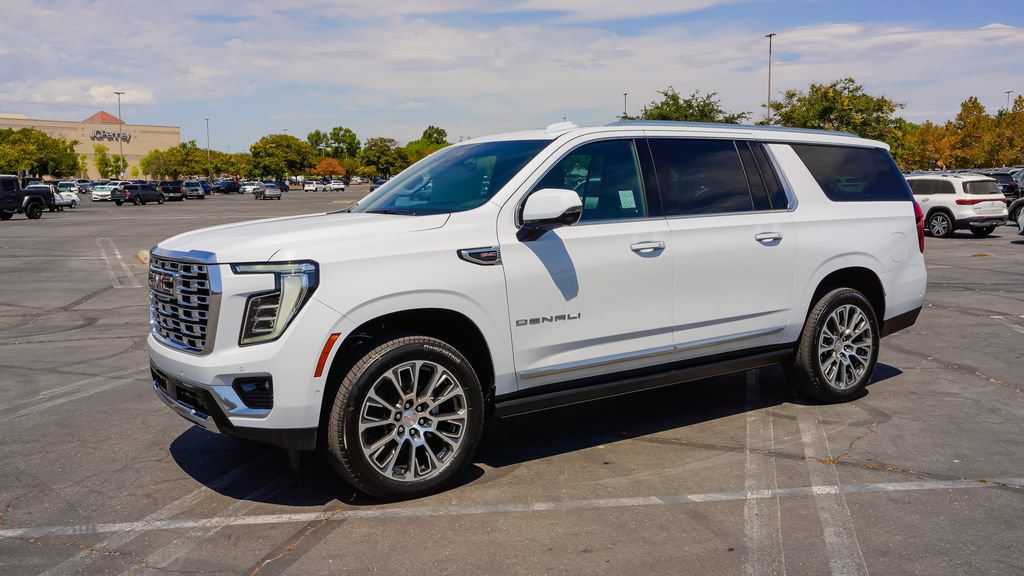 New 2026 GMC Yukon XL Denali w/ Denali Reserve Package AWD/4WD image 3