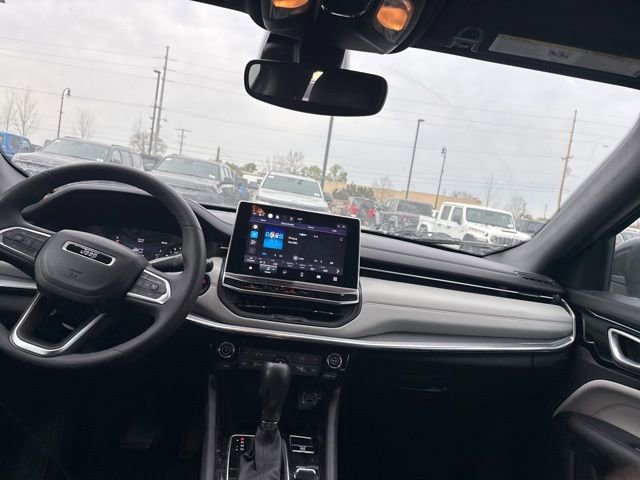 Used 2023 Jeep Compass Limited image 19