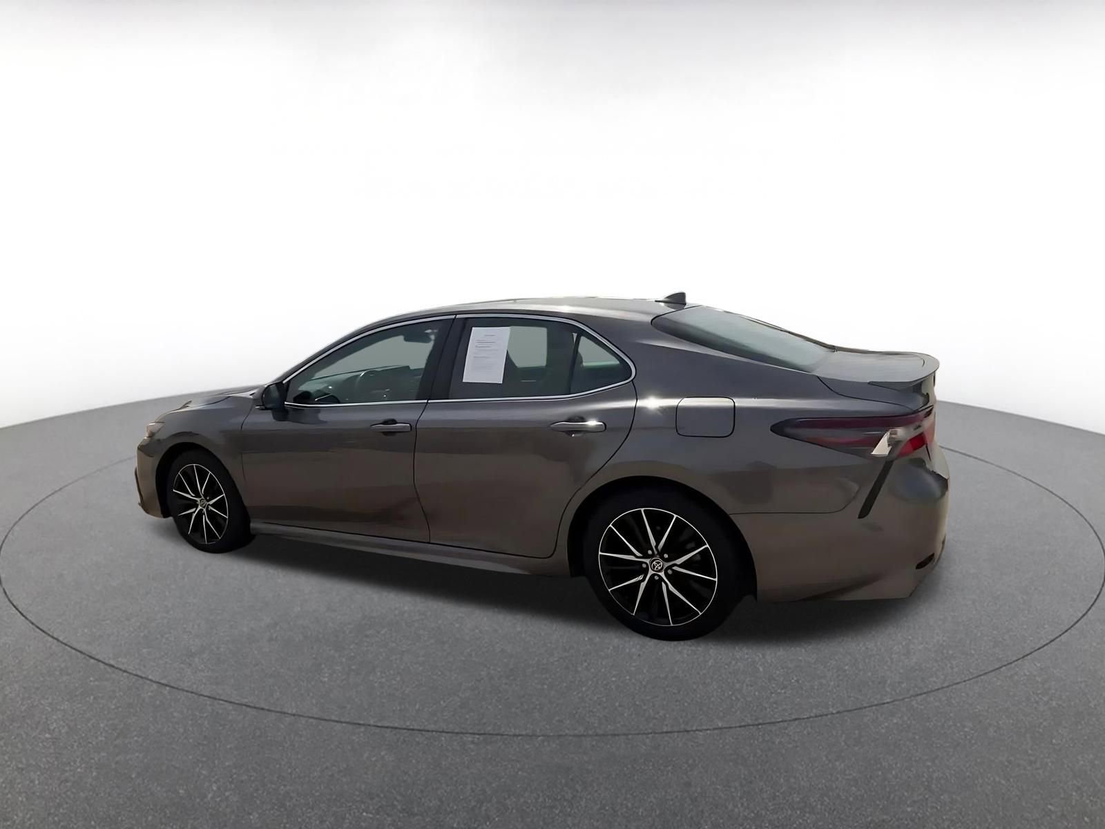 Used 2024 Toyota Camry SE FWD image 10