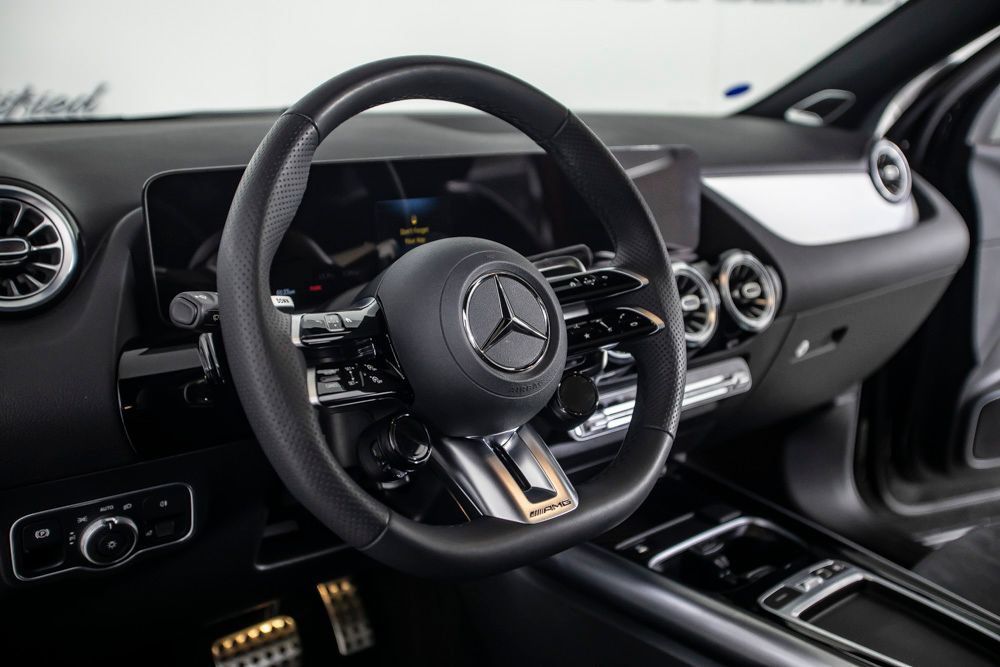 Used 2025 Mercedes-Benz GLA 35 AMG 4MATIC image 21