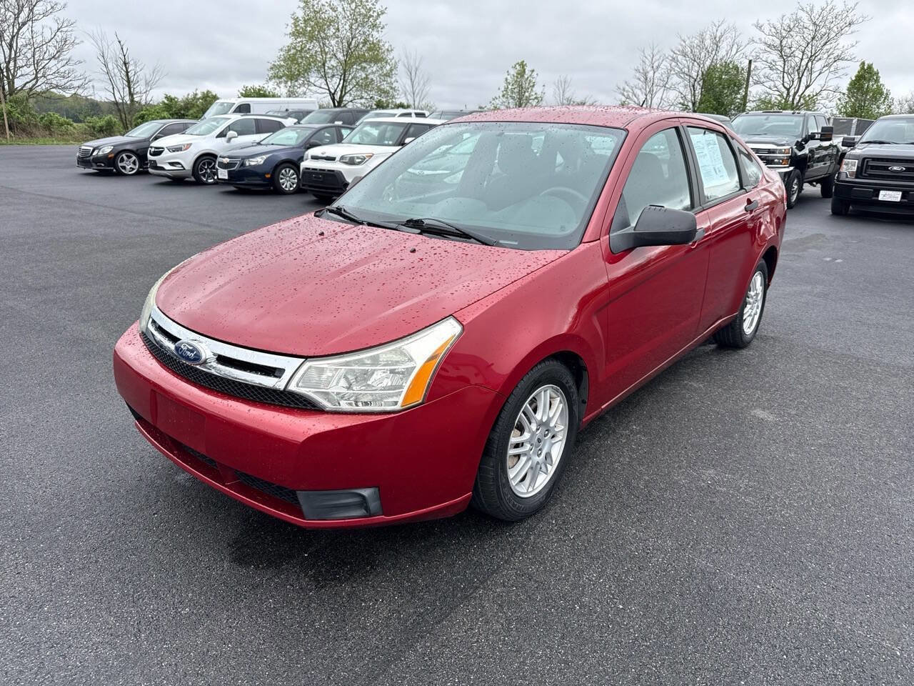 Used 2010 Ford Focus SE FWD image 3