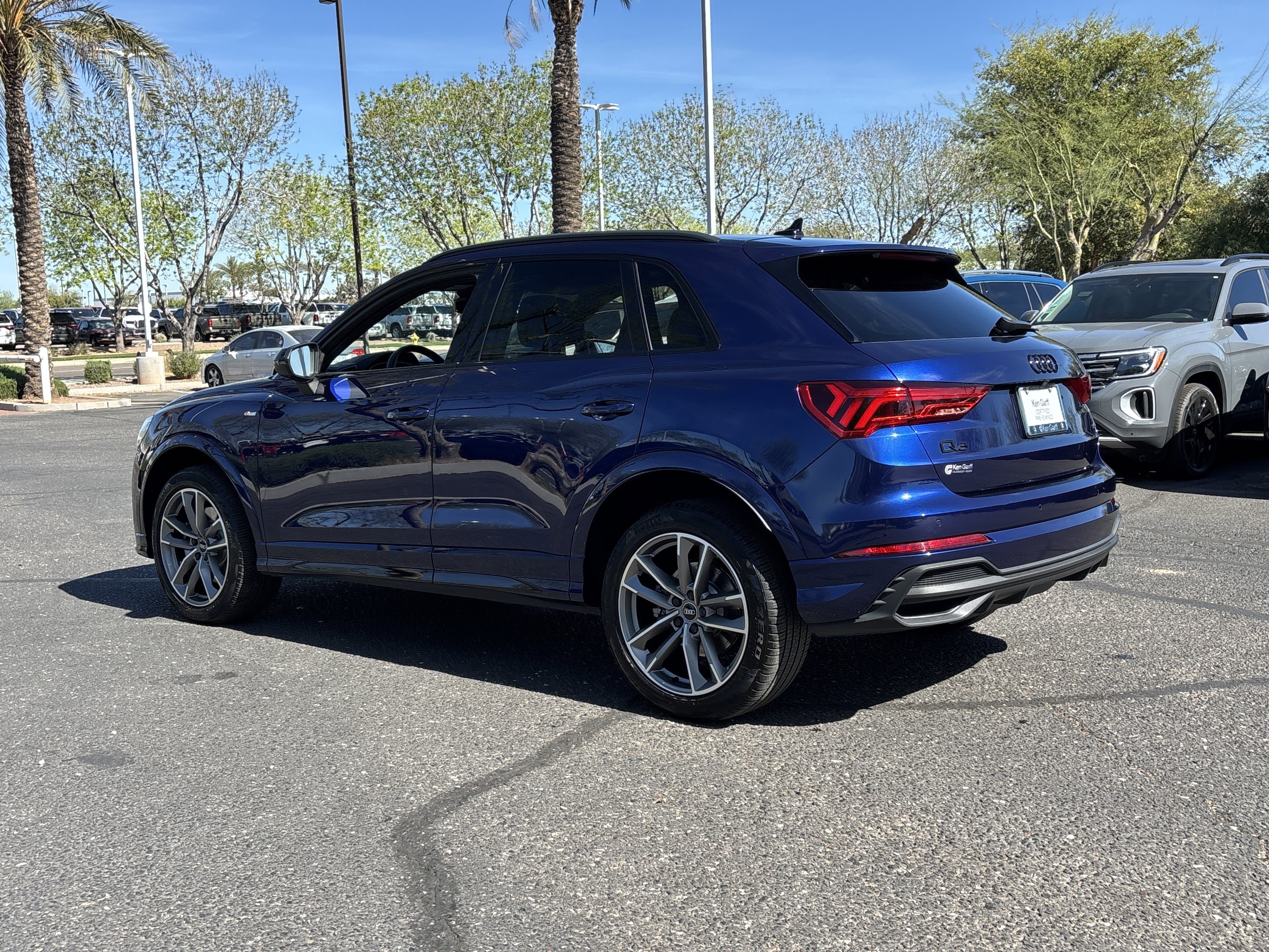 Used 2023 Audi Q3 2.0T Premium w/ Black Optic Sport Package image 3