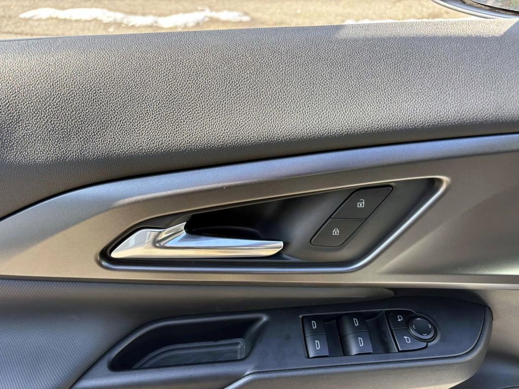 Used 2026 Chevrolet Equinox EV LT image 12