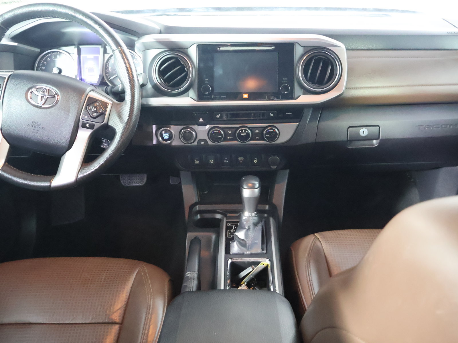 Used 2016 Toyota Tacoma Limited w/ Towing Package AWD/4WD image 26