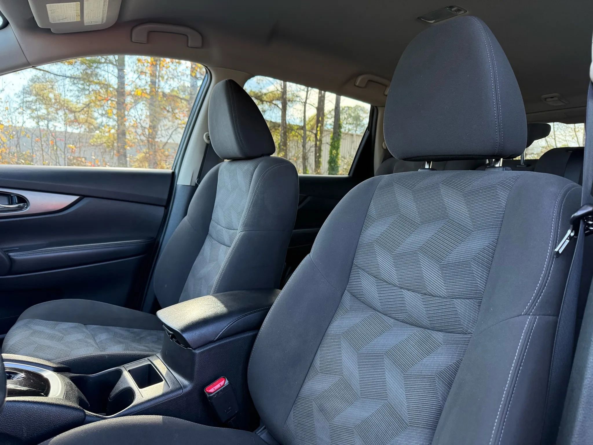 Used 2016 Nissan Rogue SV image 13