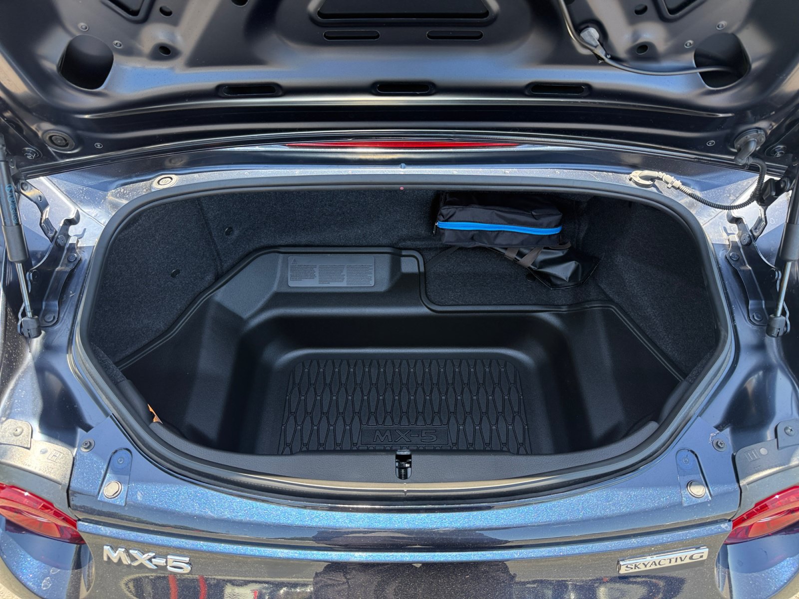 Certified 2025 MAZDA MX-5 Miata Club RWD image 17