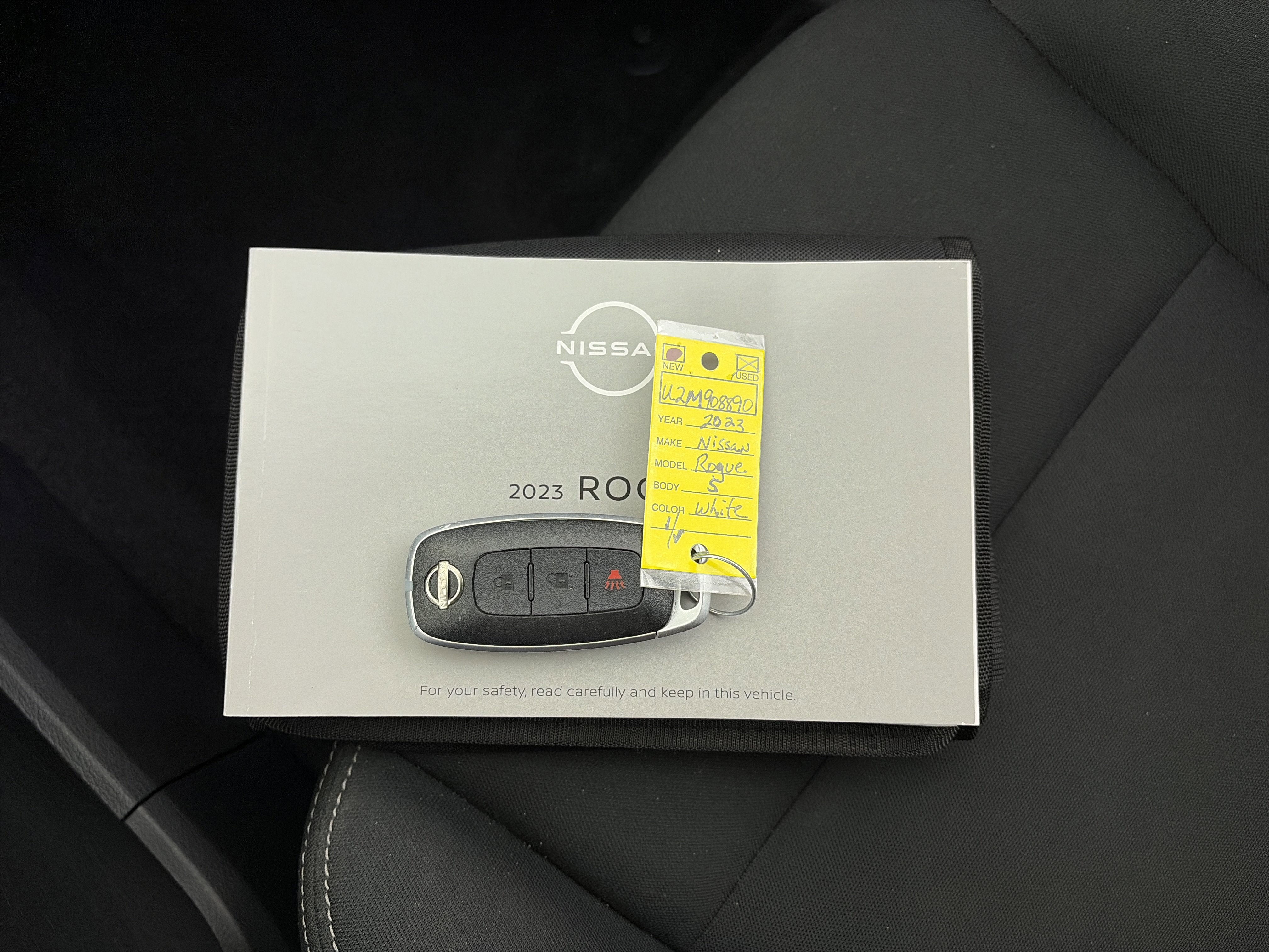 Used 2023 Nissan Rogue S image 30