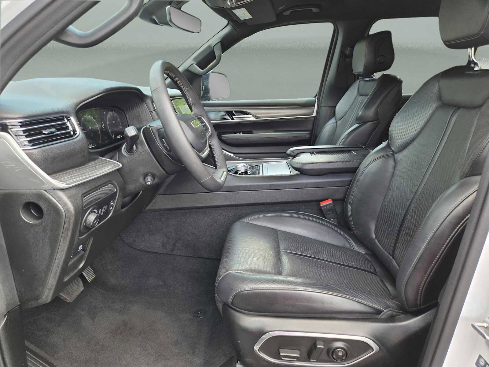 Used 2024 Jeep Wagoneer L Series II image 25