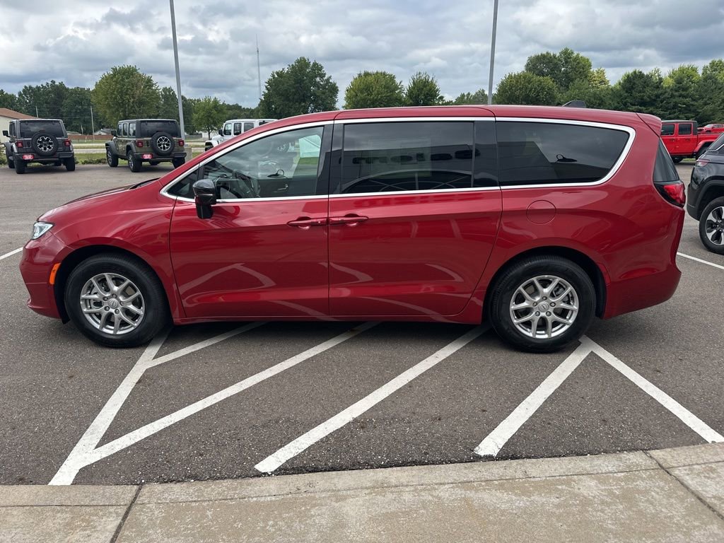 New 2026 Chrysler Pacifica Select FWD image 5