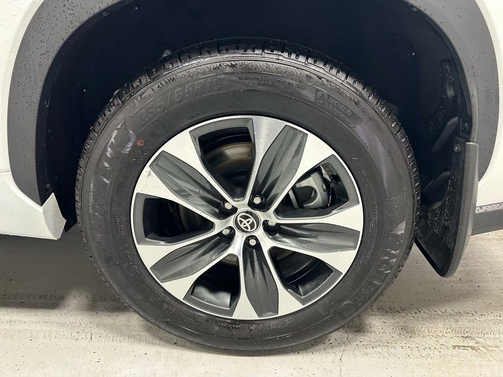 Used 2025 Toyota Highlander XLE image 66