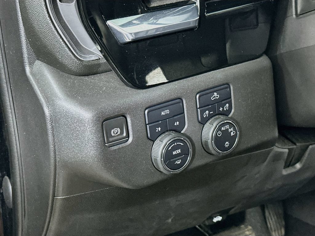 Used 2023 Chevrolet Silverado 1500 LT AWD/4WD image 23