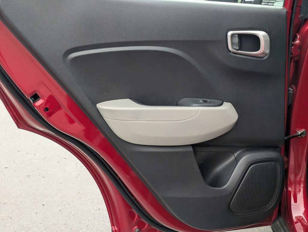 Used 2025 Hyundai Venue SEL FWD image 26