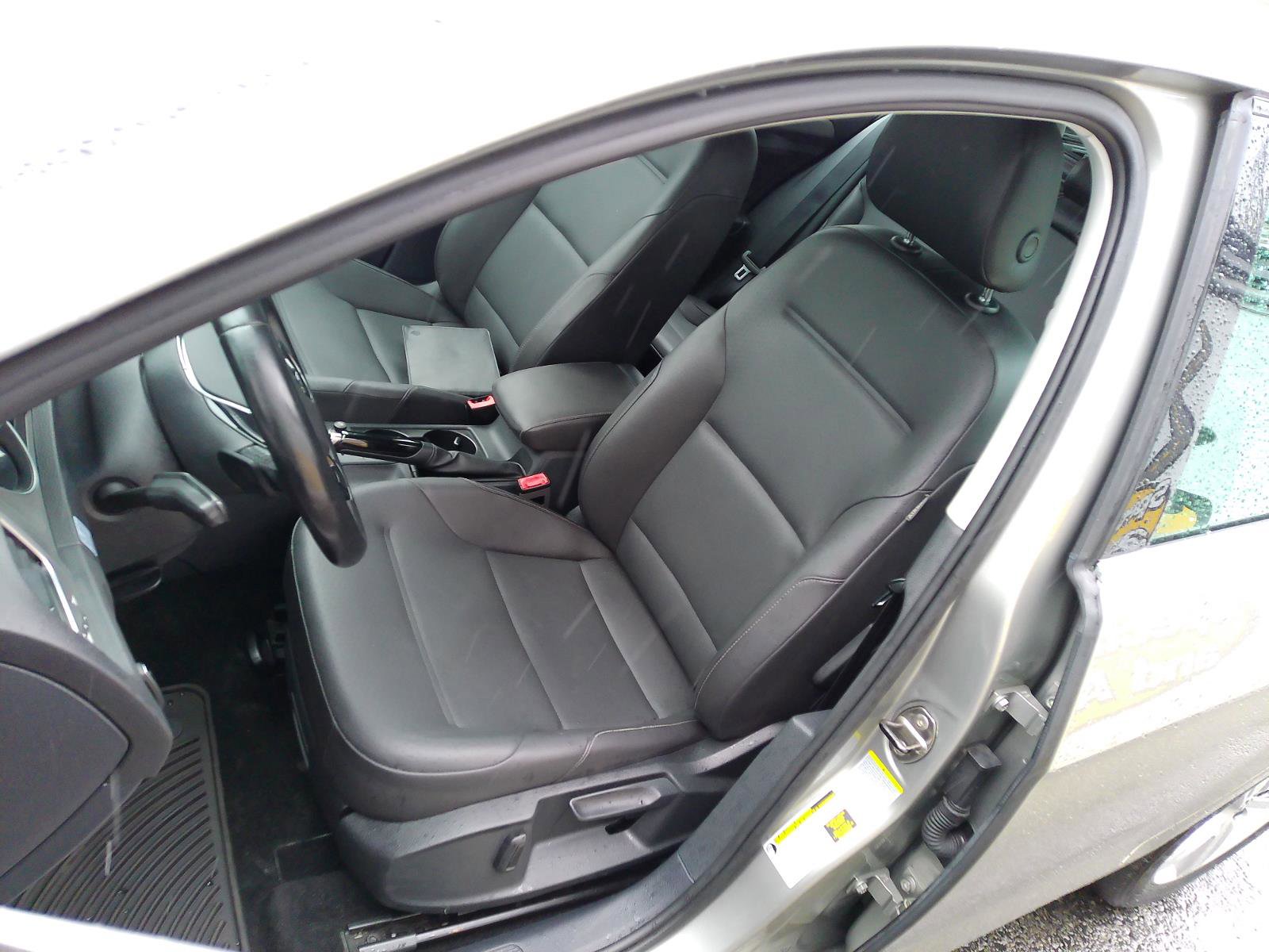 Used 2015 Volkswagen Golf TDI S FWD image 26