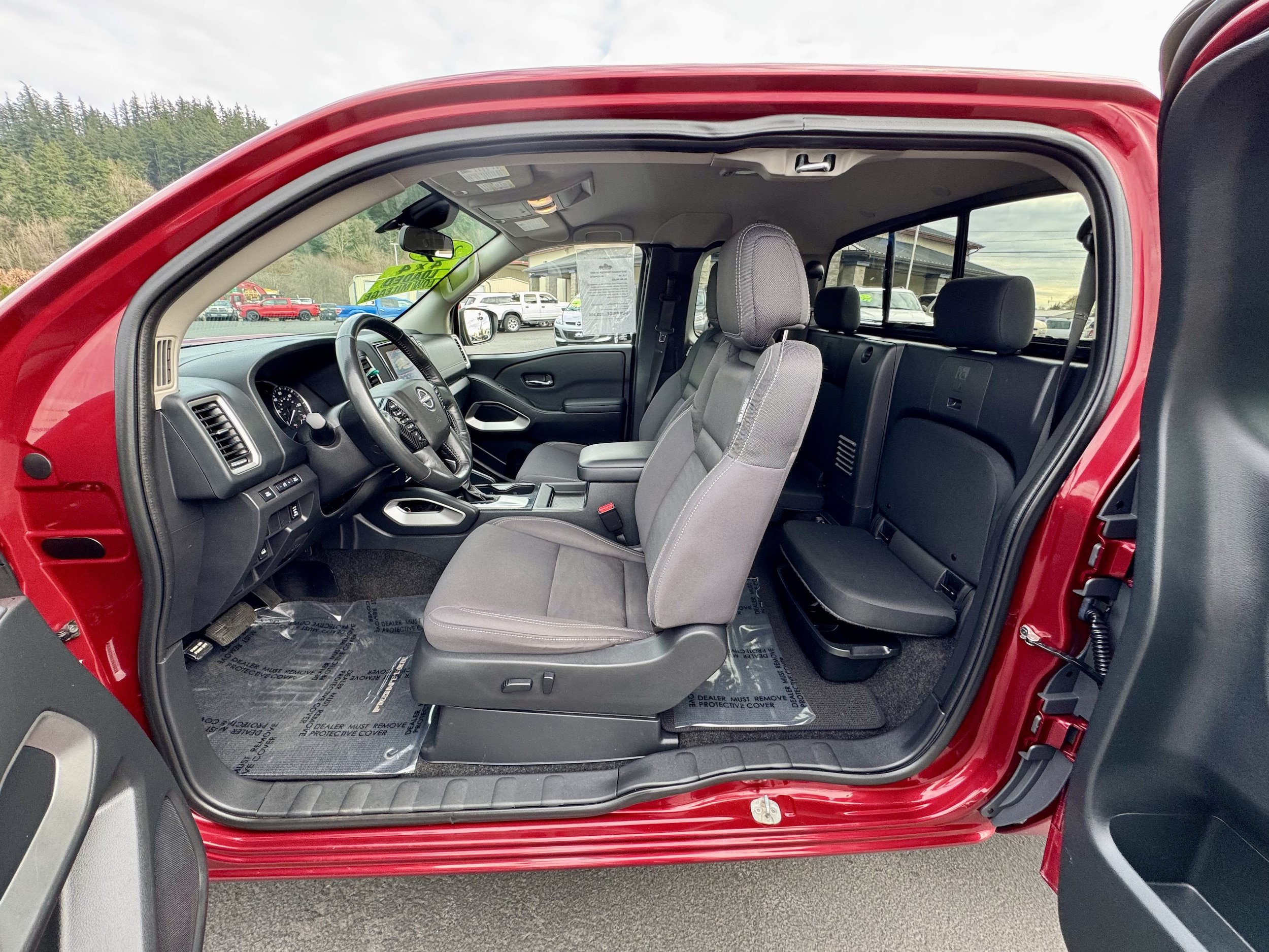 Used 2022 Nissan Frontier SV AWD/4WD image 9