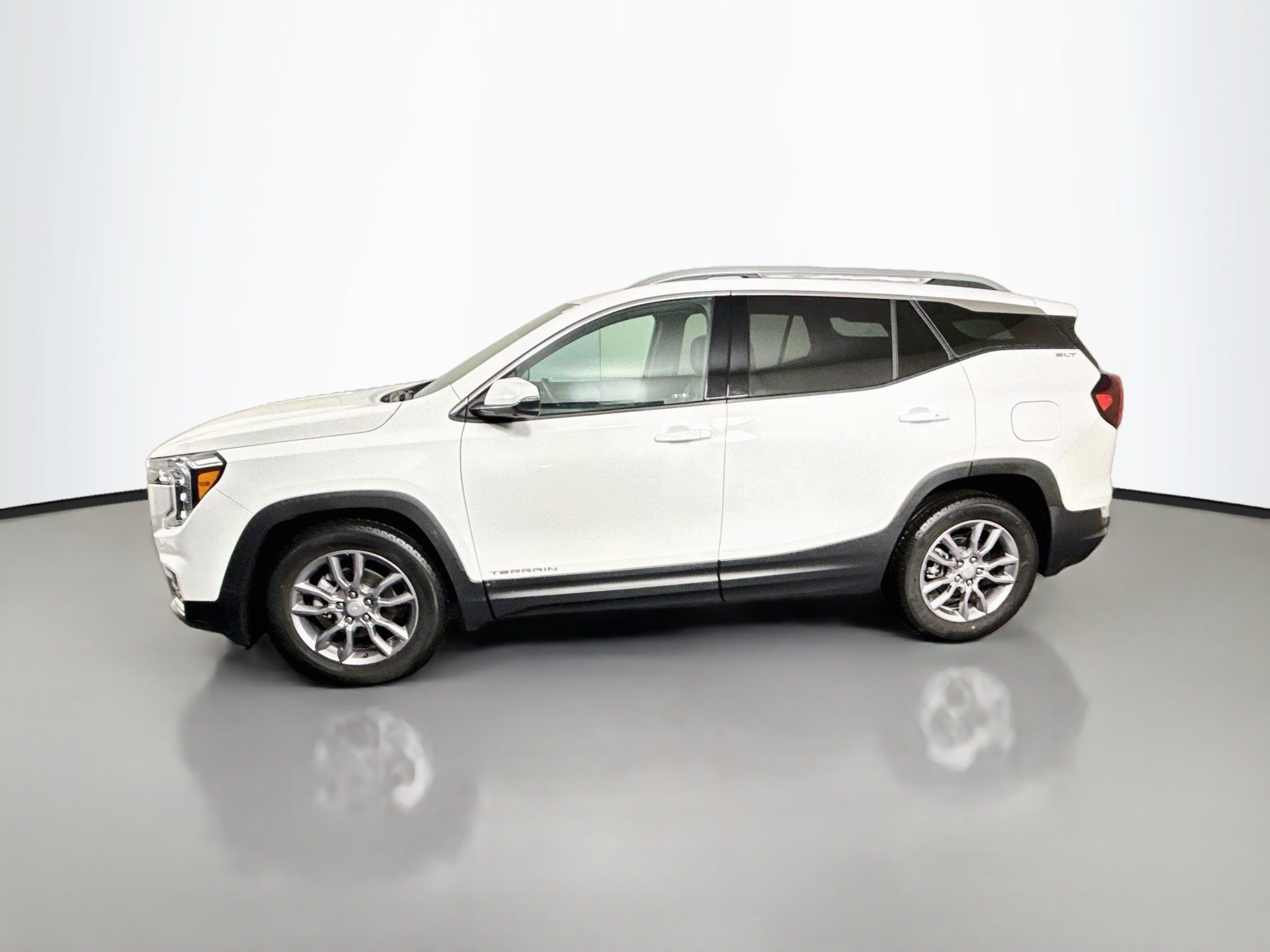 Used 2023 GMC Terrain SLT w/ Tech Package FWD image 6