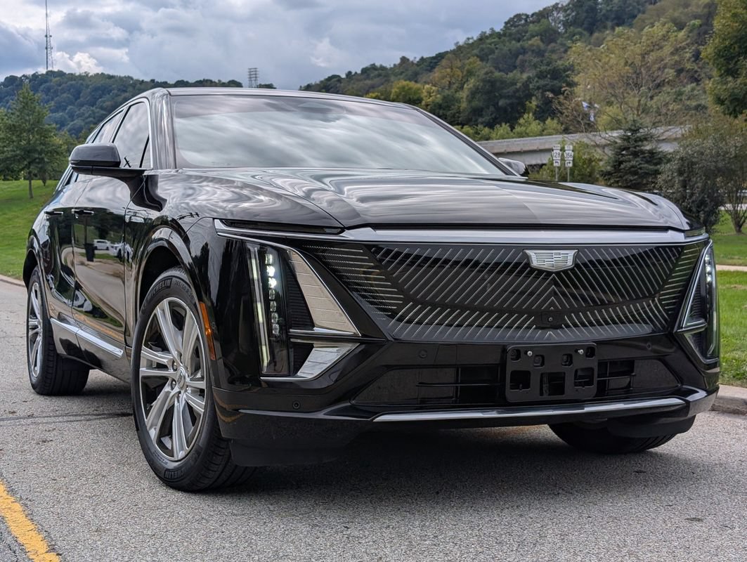 Used 2024 Cadillac Lyriq Tech w/ Driver Assist Package AWD/4WD image 28