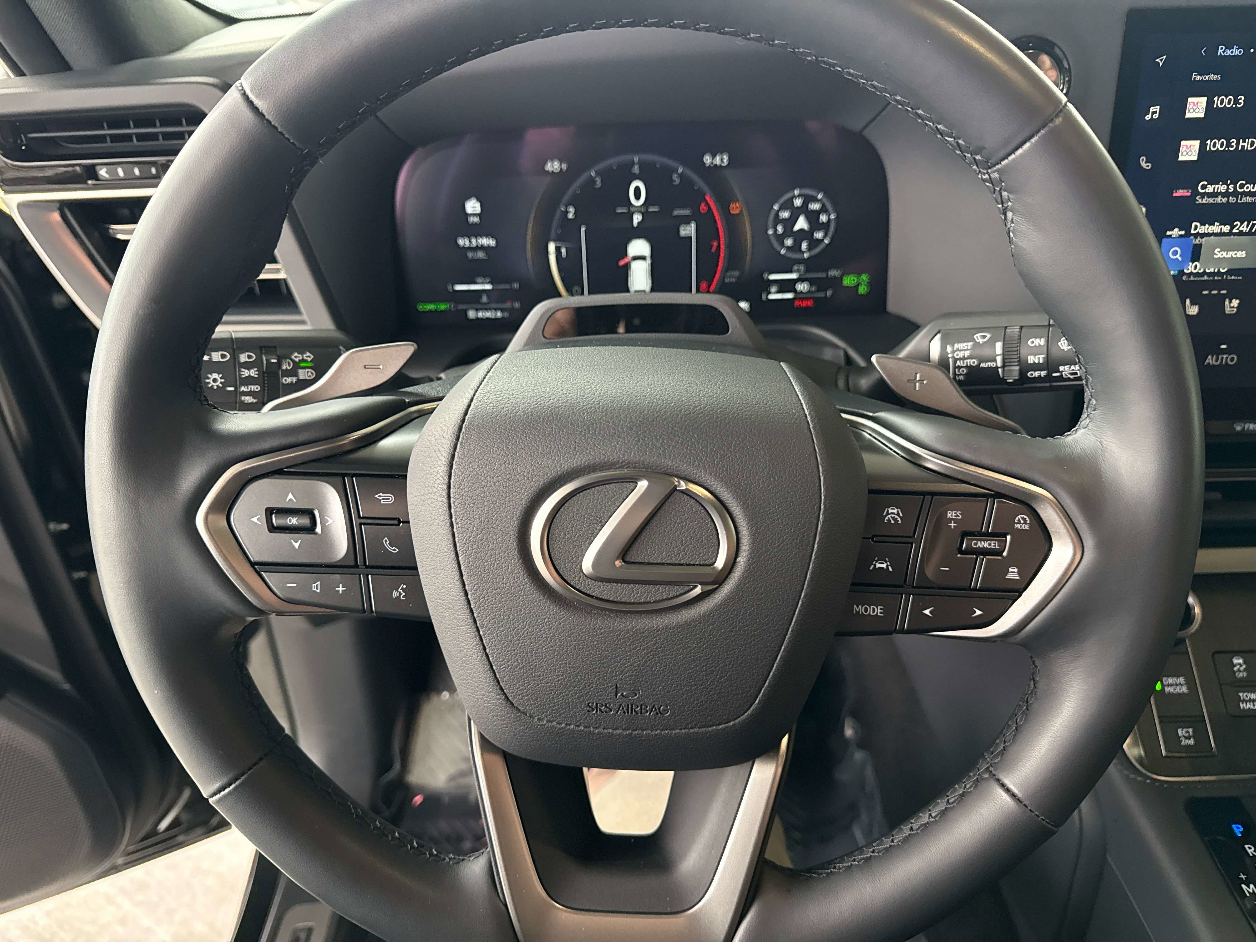 Used 2025 Lexus GX 550 w/ Accessory Package (2T) image 28