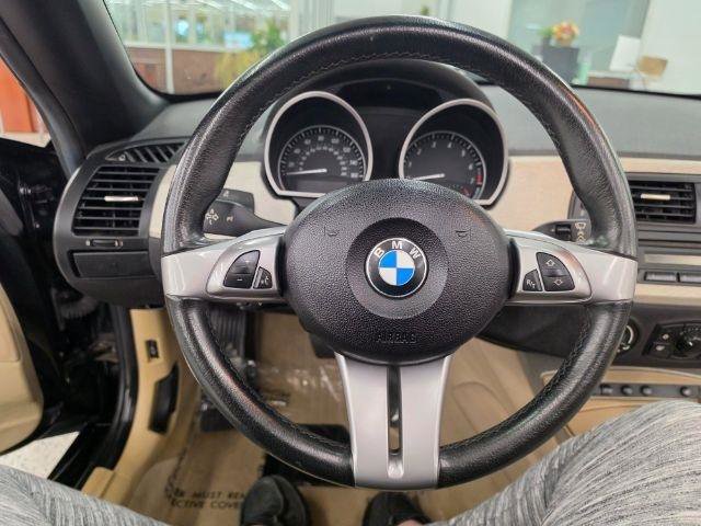 Used 2005 BMW Z4 2.5i RWD image 16