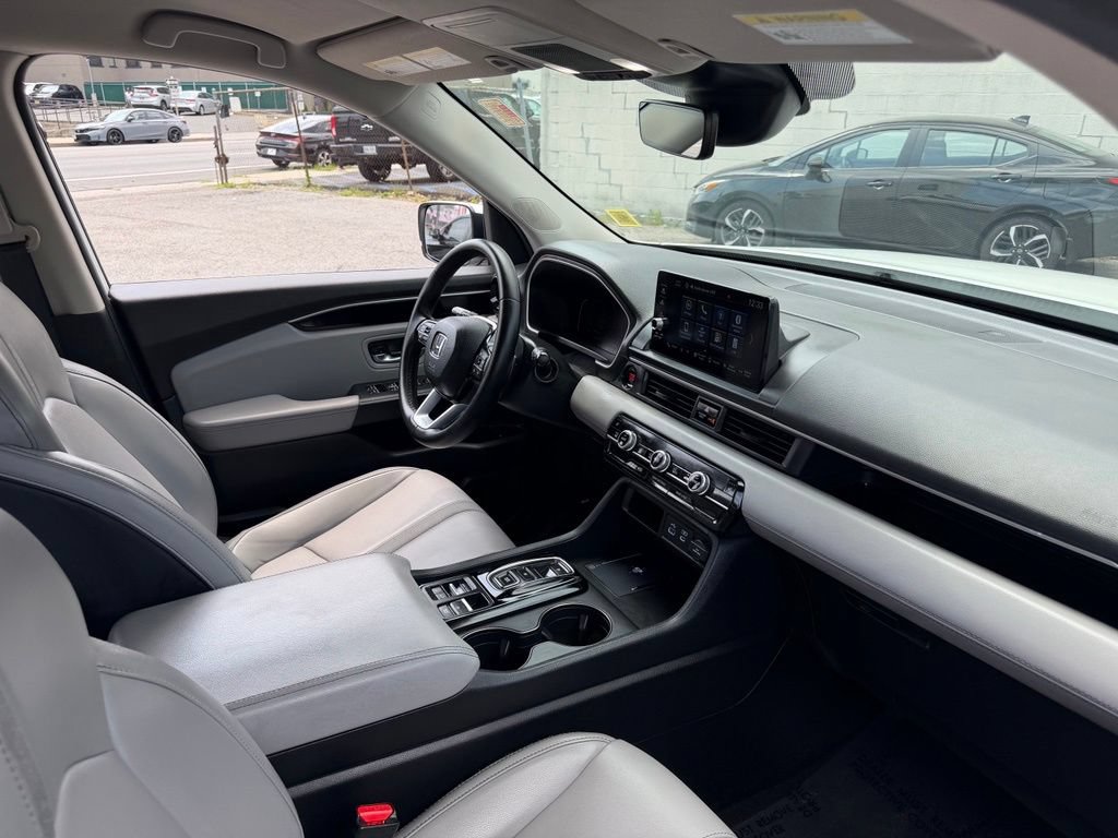 Used 2025 Honda Pilot EX-L image 10