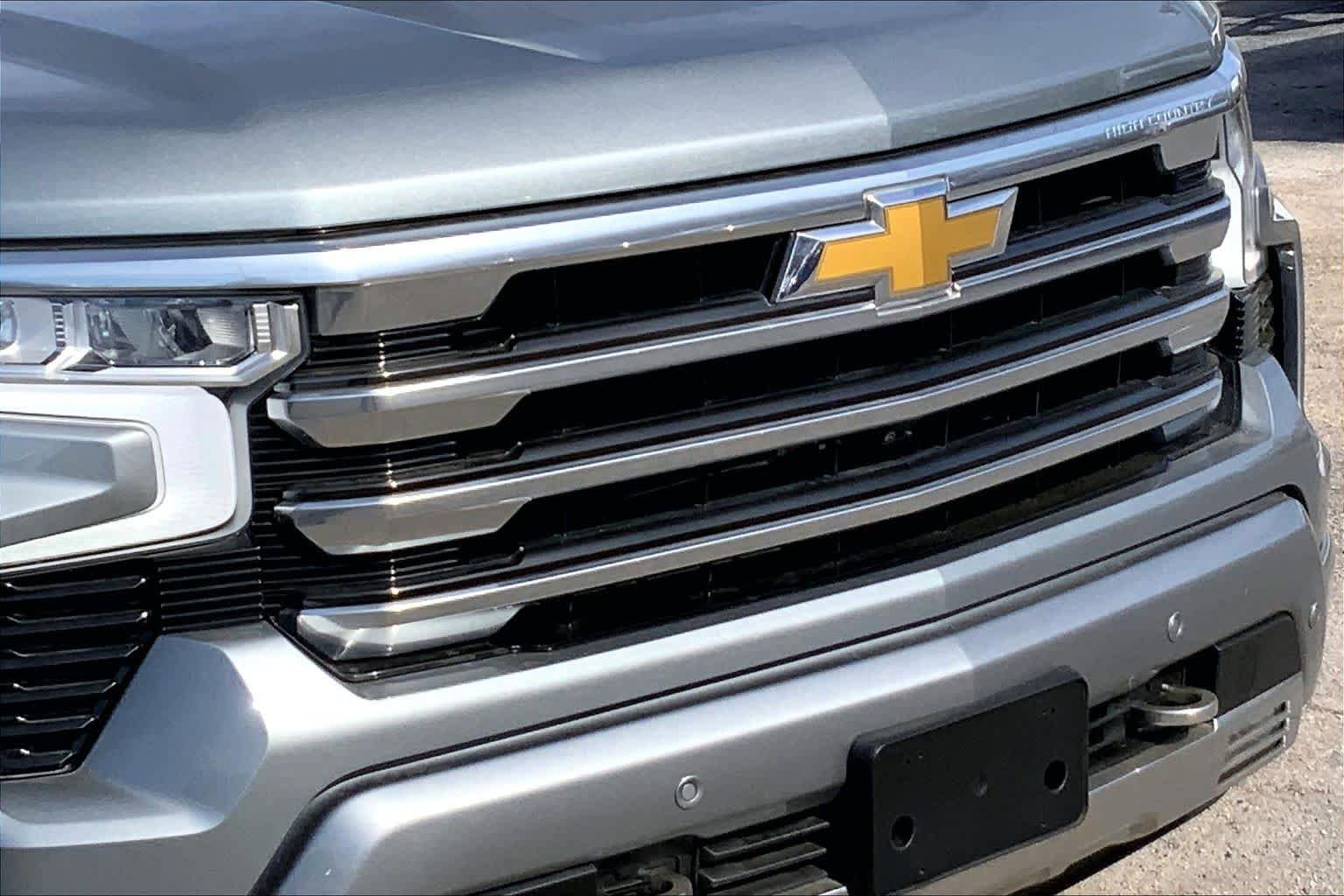 Used 2023 Chevrolet Silverado 1500 High Country w/ Technology Package AWD/4WD image 26
