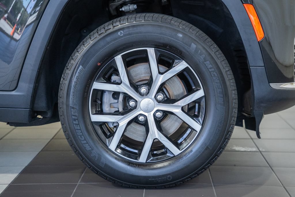 Certified 2023 Jeep Grand Cherokee L Limited AWD/4WD image 18