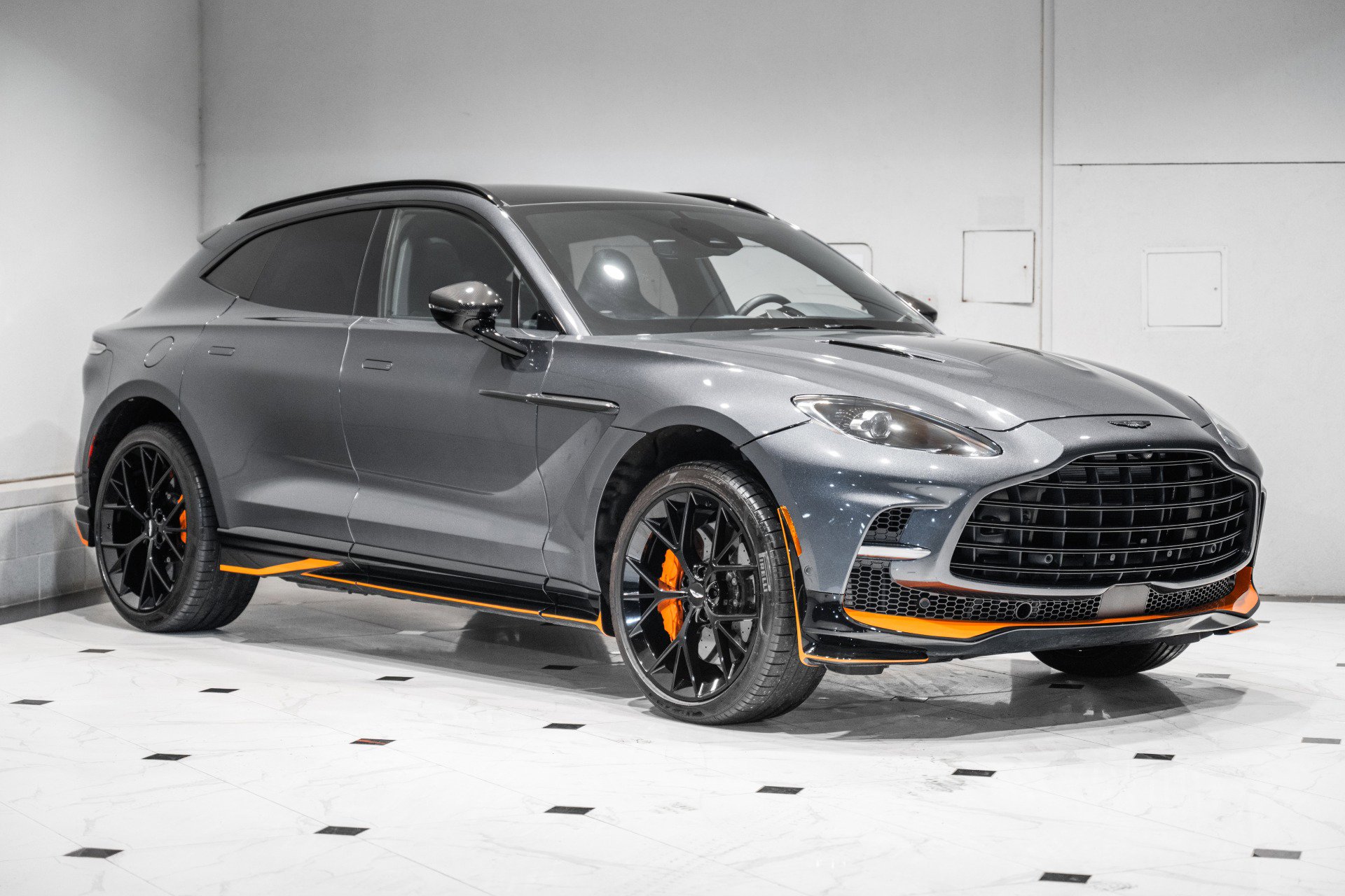 Used 2025 Aston Martin DBX 707 image 1