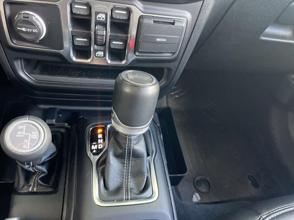 Used 2022 Jeep Wrangler Unlimited Sahara w/ Cold Weather Group AWD/4WD image 26