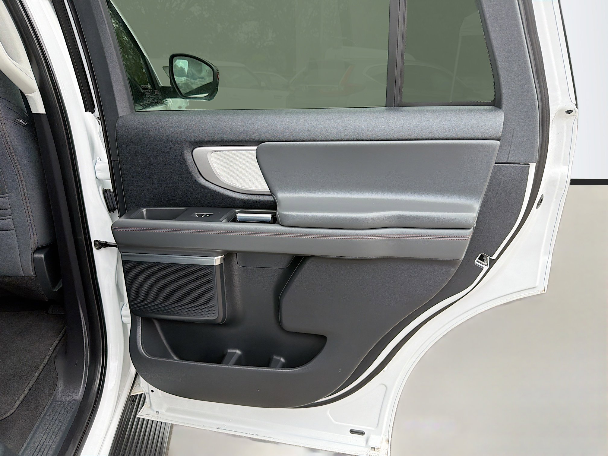 Used 2025 Ford Expedition Active image 45