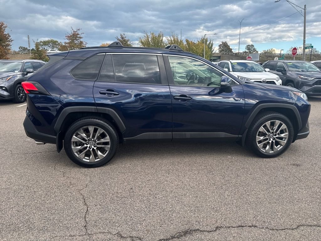 Used 2021 Toyota RAV4 XLE Premium image 8