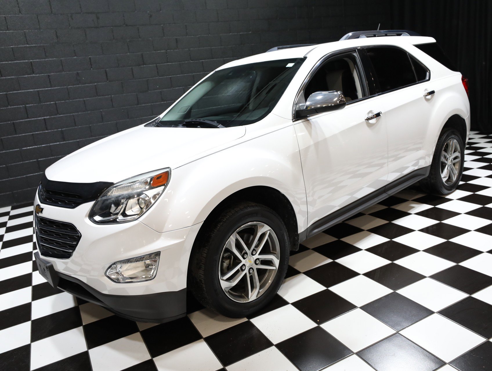 Used 2017 Chevrolet Equinox Premier w/ Enhanced Convenience Package FWD image 7