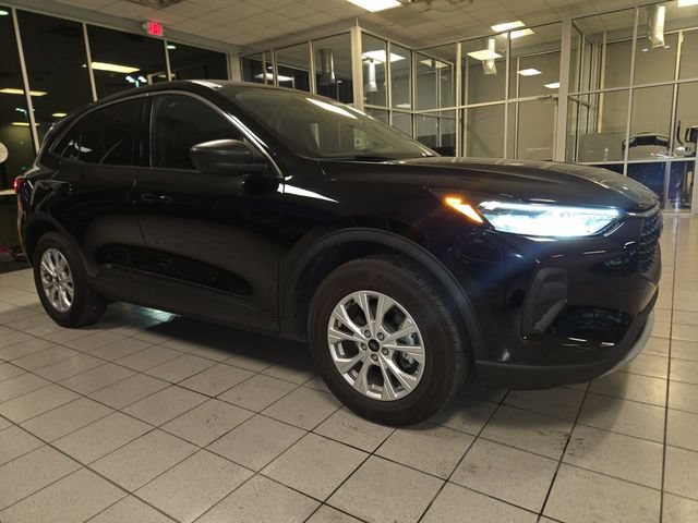 Used 2024 Ford Escape Active AWD/4WD image 2