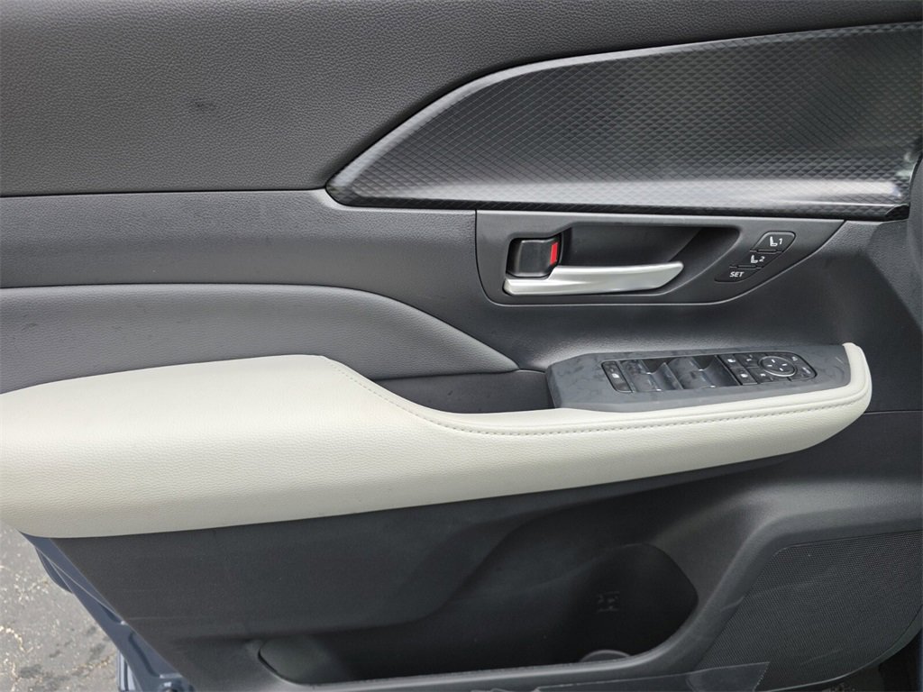 New 2026 Toyota Grand Highlander AWD Hybrid image 28