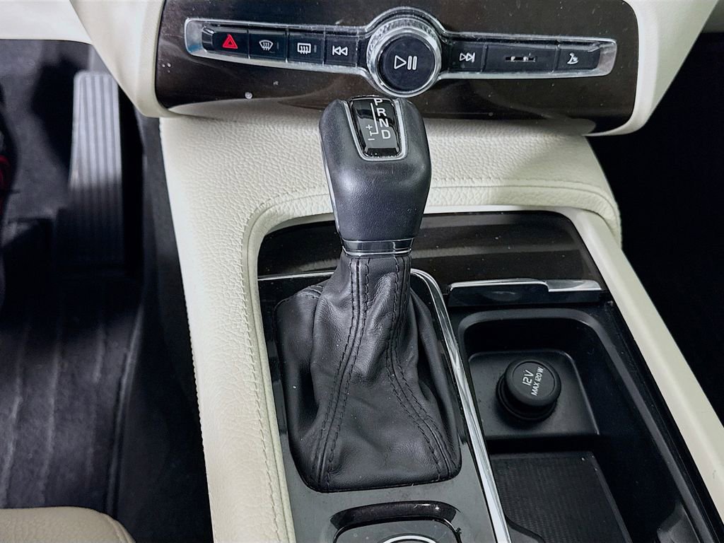 Used 2018 Volvo XC90 T6 Momentum w/ Convenience Package image 17
