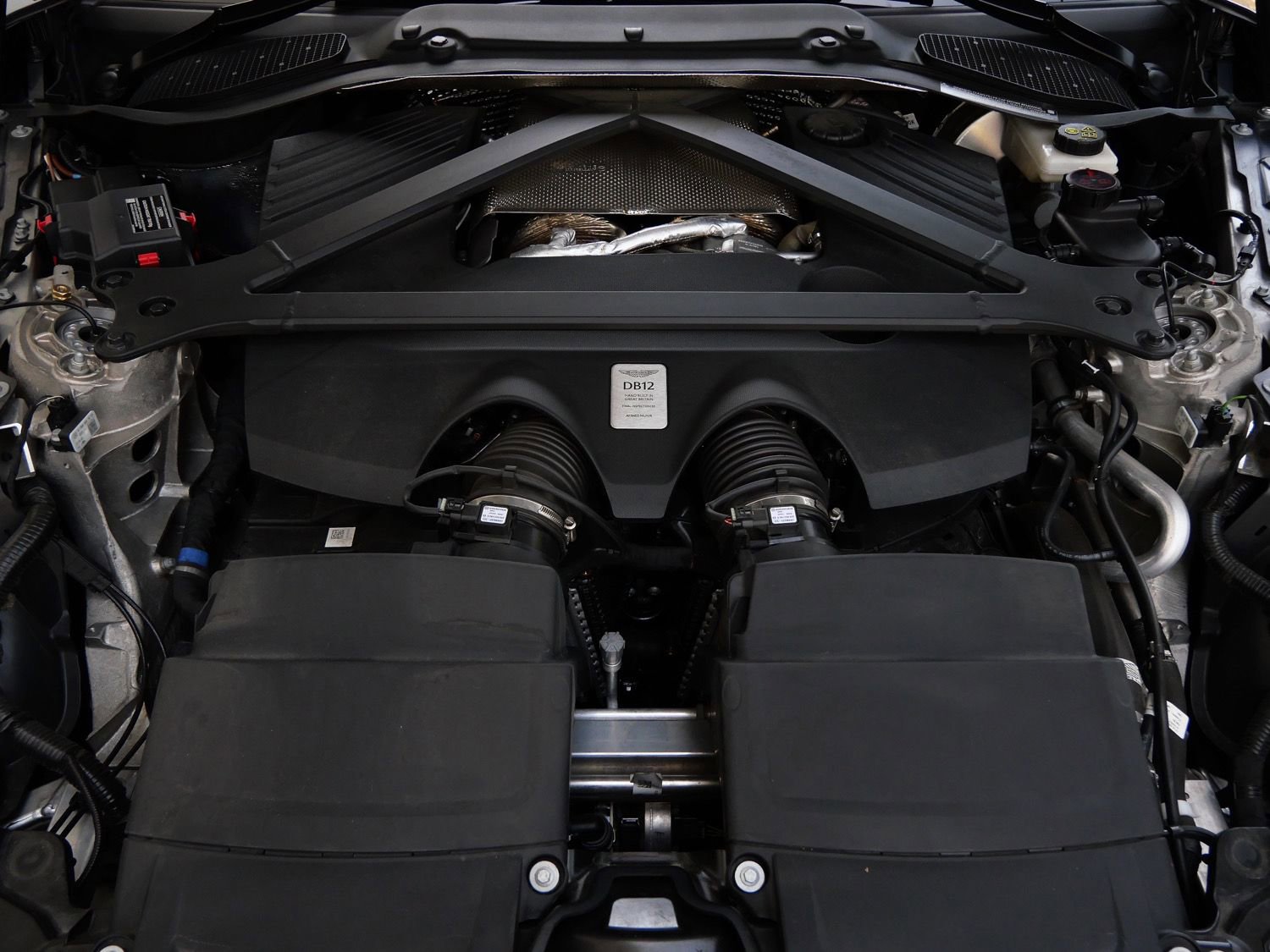 Used 2024 Aston Martin DB12 Coupe image 28