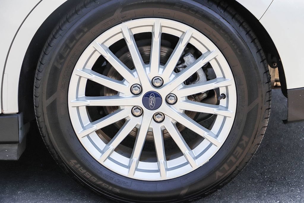 Used 2015 Ford C-MAX Energi SEL w/ Equipment Group 303A FWD image 9