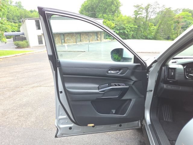 Used 2022 Nissan Pathfinder S FWD image 12
