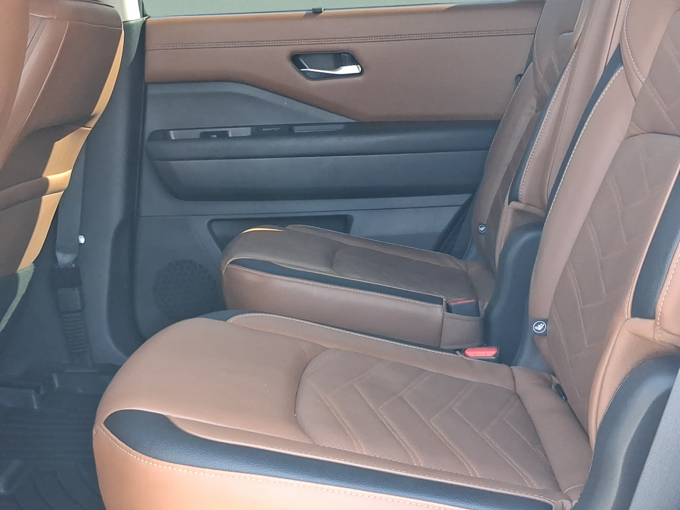 Used 2023 Nissan Pathfinder Platinum AWD/4WD image 13