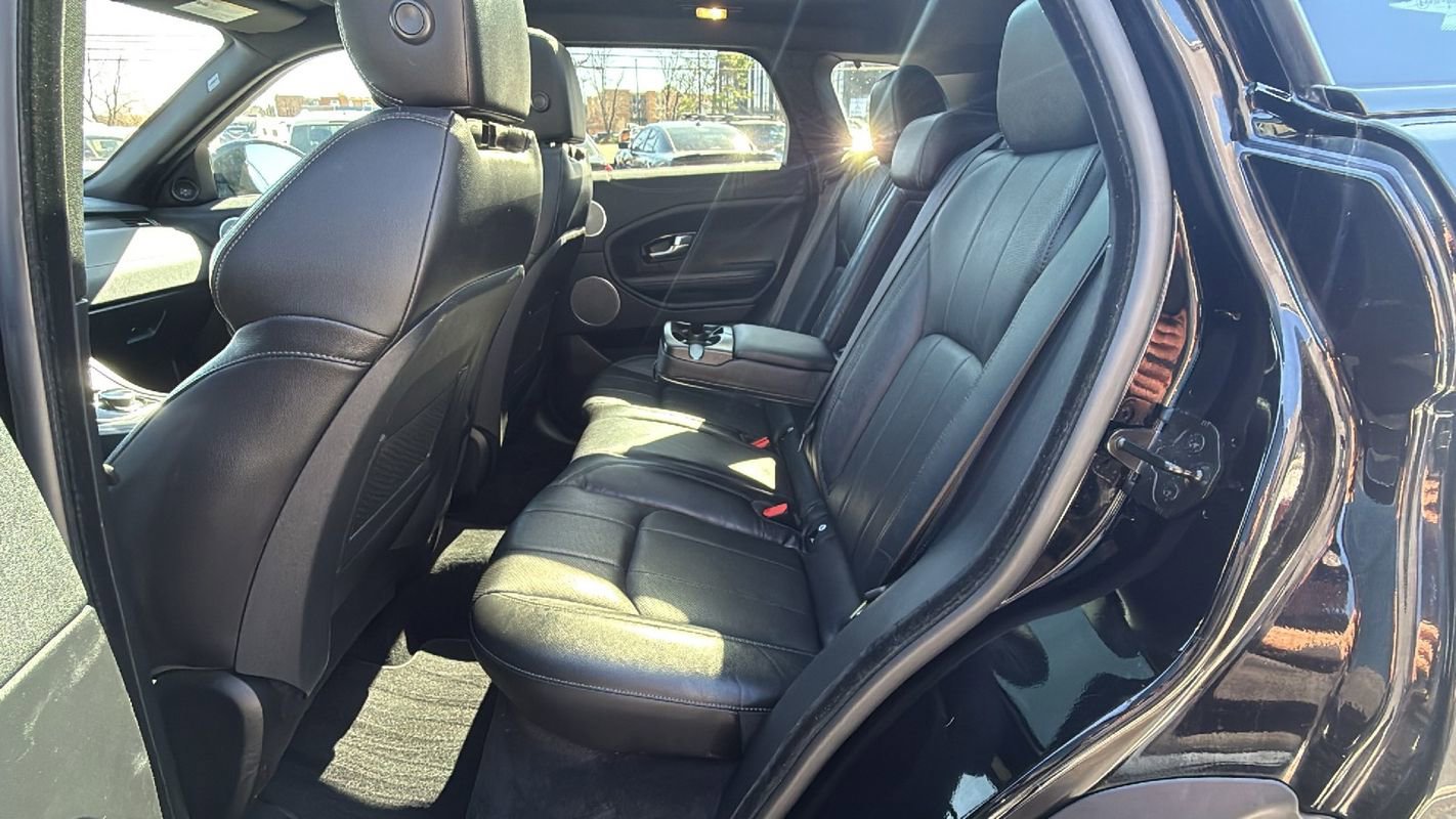 Used 2019 Land Rover Range Rover Evoque SE Premium image 12