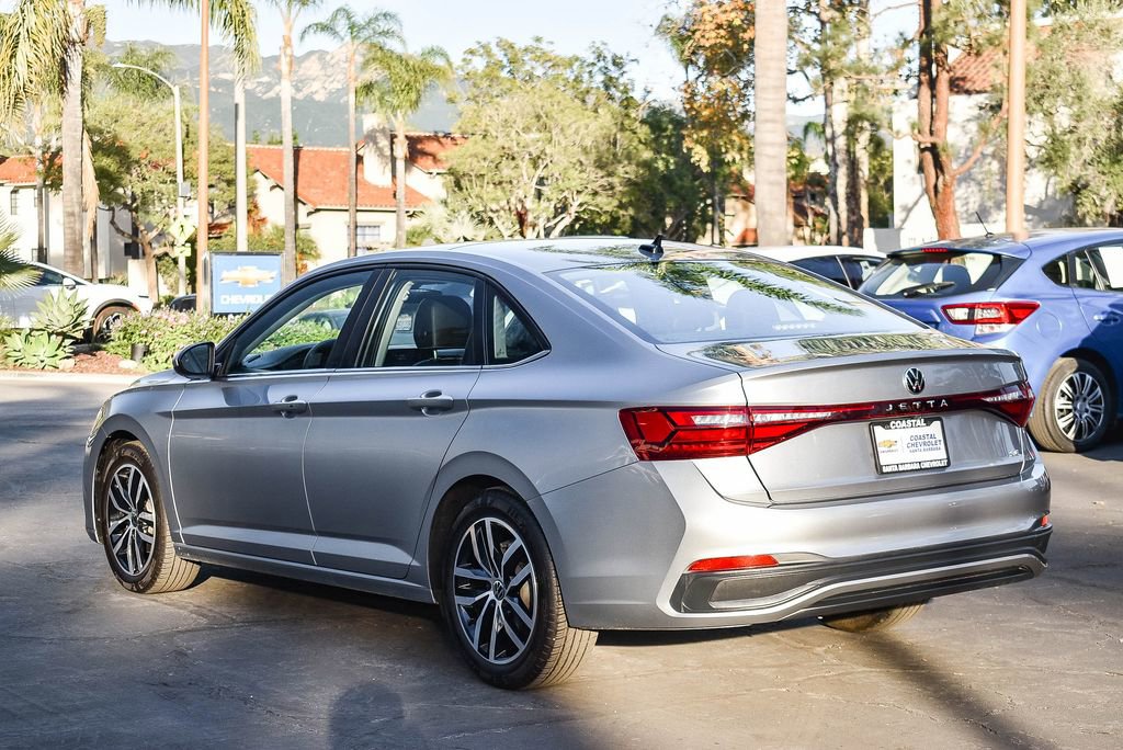 Used 2025 Volkswagen Jetta SE image 4