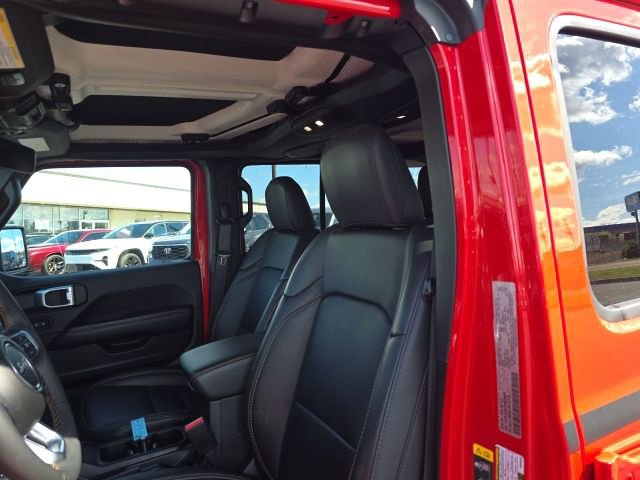 Used 2025 Jeep Wrangler Unlimited Sahara w/ Safety Group AWD/4WD image 17
