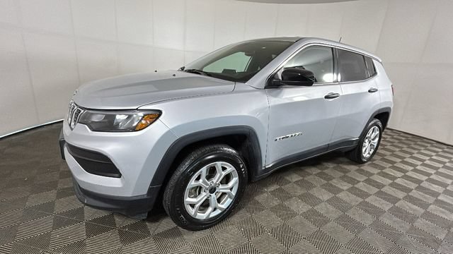 Used 2025 Jeep Compass Sport AWD/4WD image 6