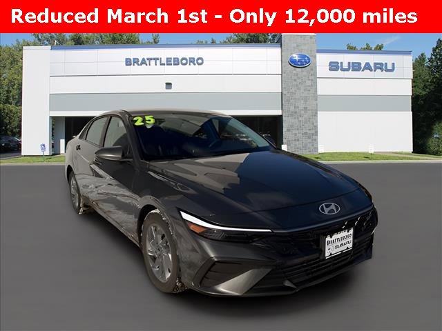 Used 2025 Hyundai Elantra Blue image 1