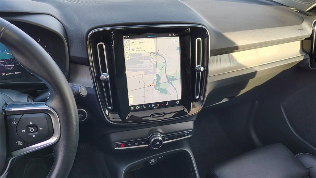 Certified 2025 Volvo XC40 B5 Plus image 18