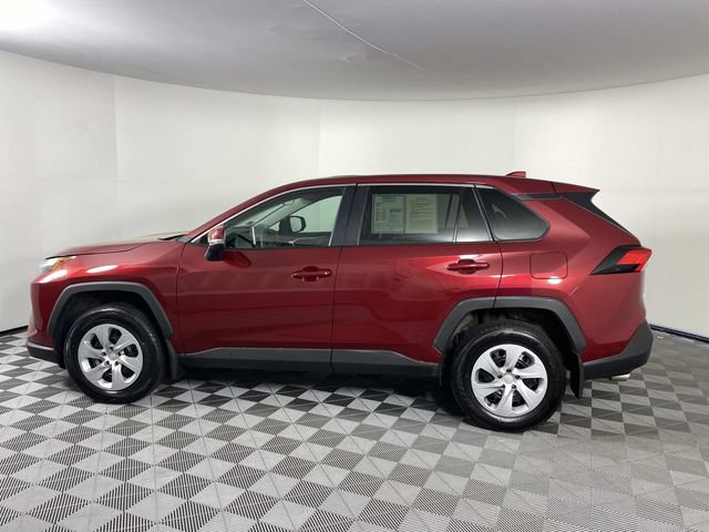 Used 2023 Toyota RAV4 LE AWD/4WD image 5