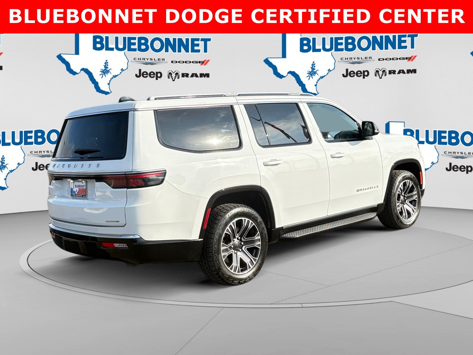 Used 2024 Jeep Wagoneer Series II w/ Flexible Seating Group RWD image 5