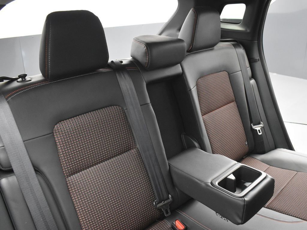 New 2026 Nissan Kicks SR w/ Illumination Package image 22