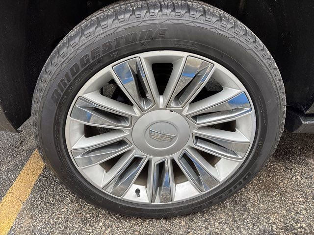 Used 2018 Cadillac Escalade ESV Platinum AWD/4WD image 10