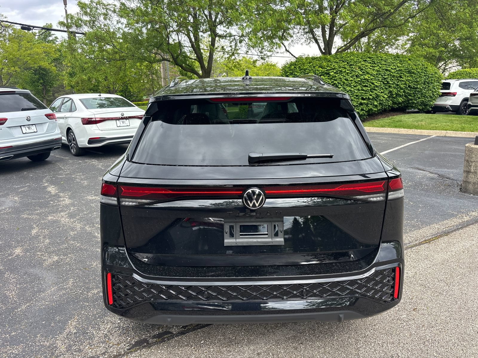 New 2026 Volkswagen Tiguan SE R-Line FWD image 6