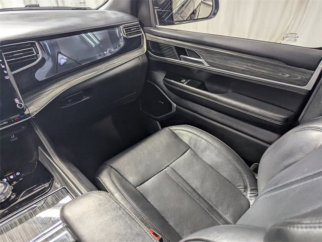 Used 2022 Jeep Wagoneer Series III w/ Flexible Seating Group image 8