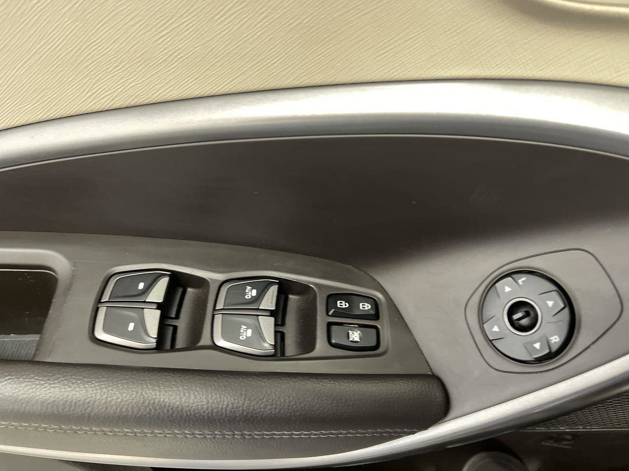 Used 2015 Hyundai Santa Fe GLS w/ Option Group 02 AWD/4WD image 13